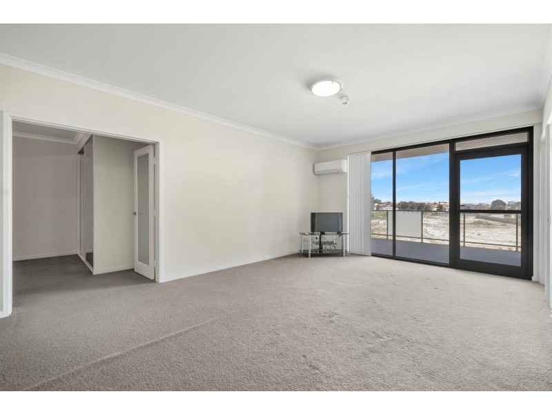 401/25 Malata Crescent, Success WA 6164