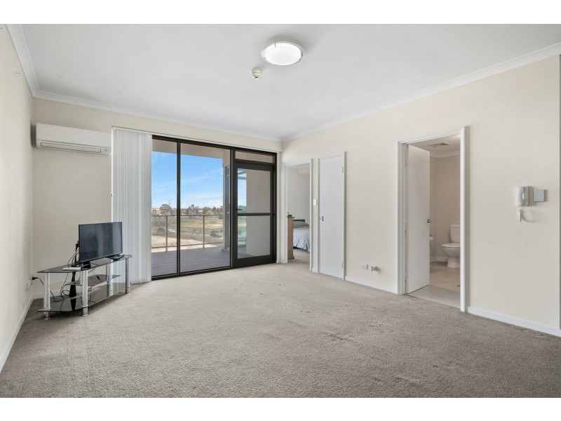 401/25 Malata Crescent, Success WA 6164
