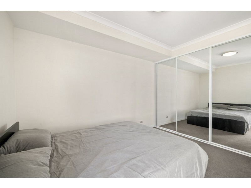 401/25 Malata Crescent, Success WA 6164