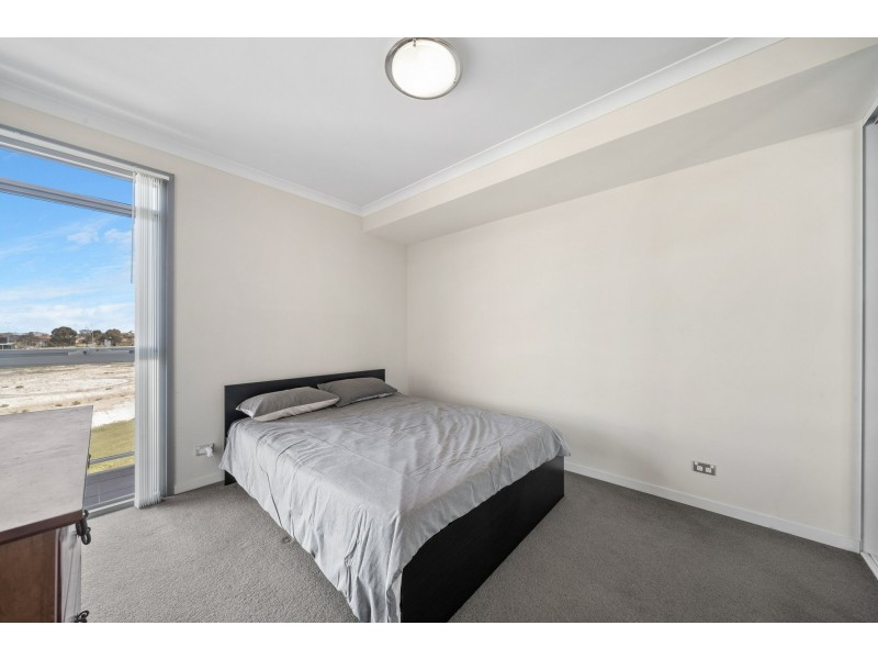 401/25 Malata Crescent, Success WA 6164