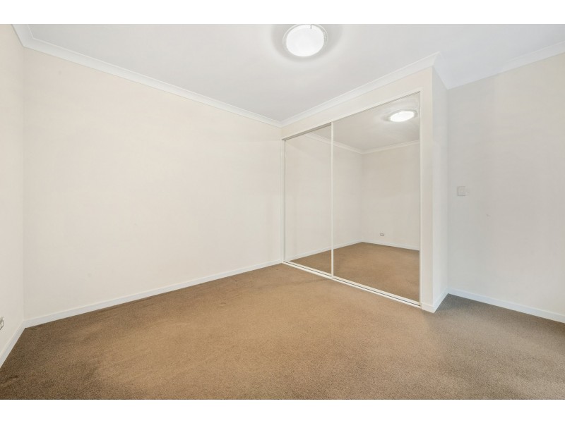 401/25 Malata Crescent, Success WA 6164