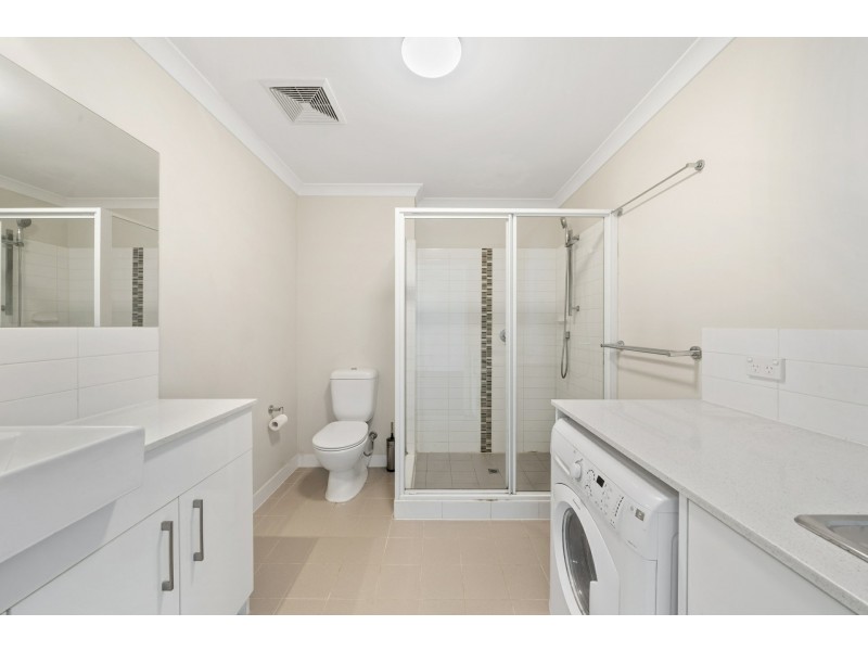 401/25 Malata Crescent, Success WA 6164