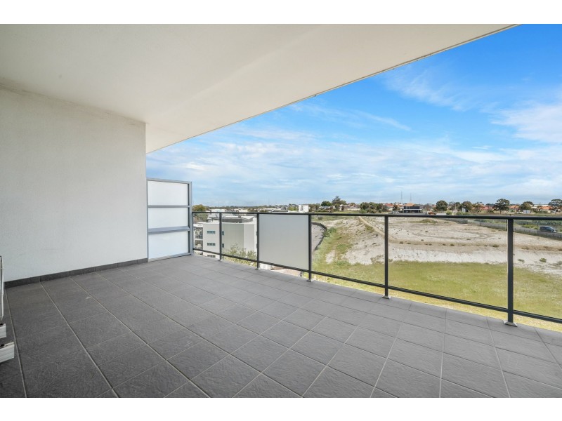 401/25 Malata Crescent, Success WA 6164