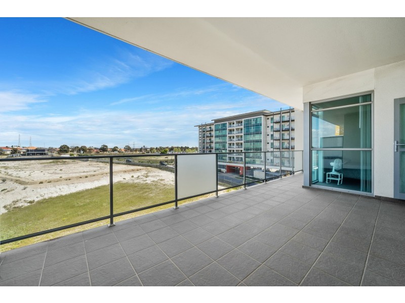 401/25 Malata Crescent, Success WA 6164
