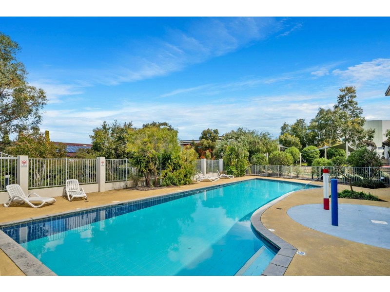 401/25 Malata Crescent, Success WA 6164