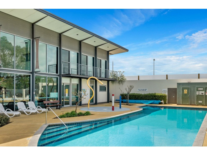 401/25 Malata Crescent, Success WA 6164