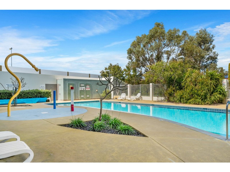 401/25 Malata Crescent, Success WA 6164