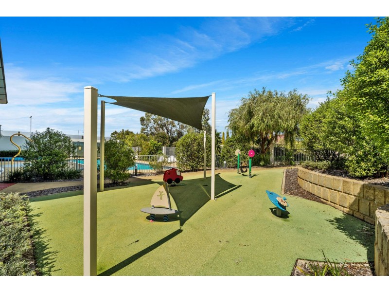 401/25 Malata Crescent, Success WA 6164