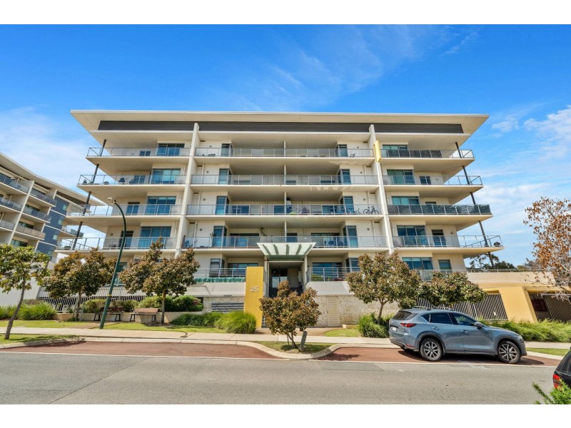 401/25 Malata Crescent, Success WA 6164