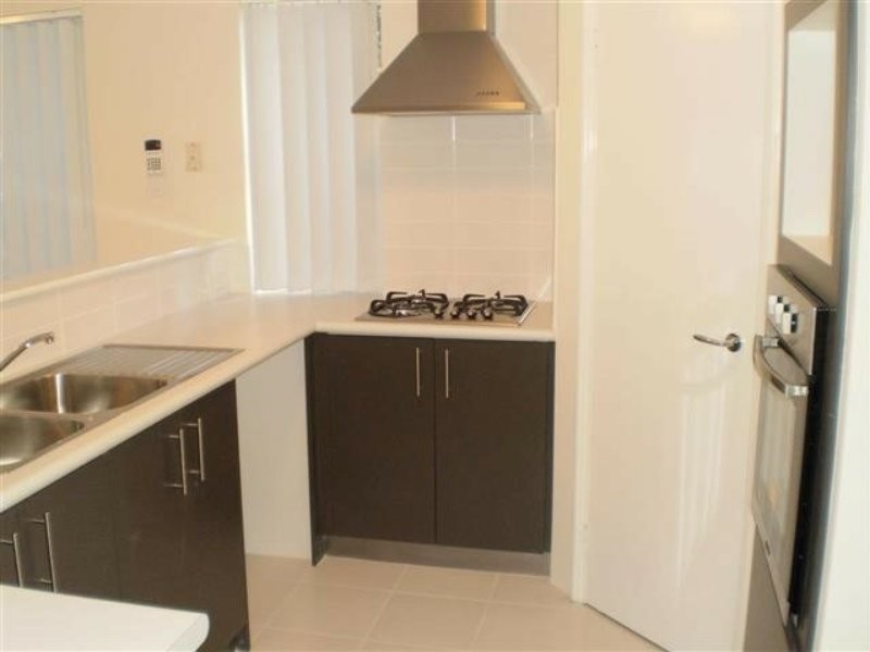 8/54 Sixth Road, Armadale WA 6112