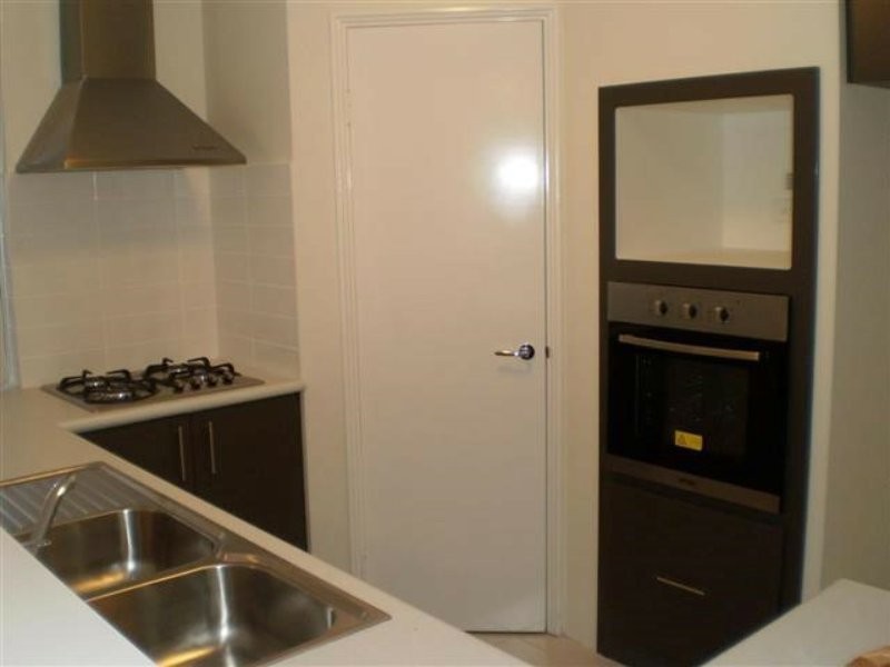 8/54 Sixth Road, Armadale WA 6112