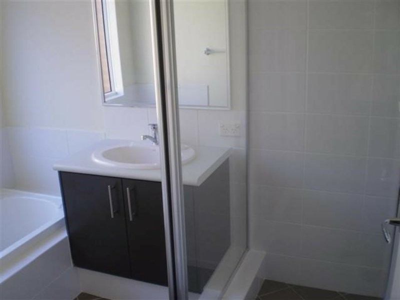 8/54 Sixth Road, Armadale WA 6112