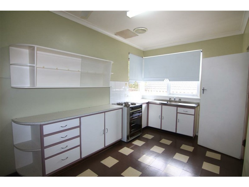 14 Andrews Road, Wilson WA 6107