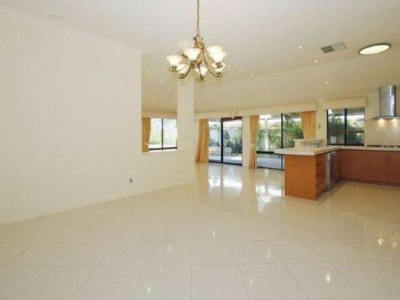 25 Meranda Lane, Success WA 6164