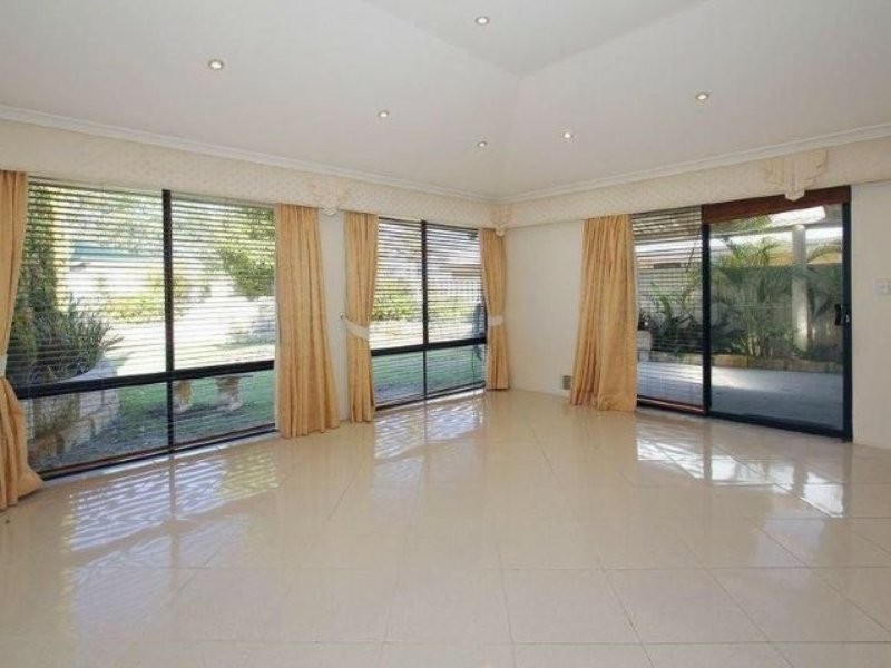 25 Meranda Lane, Success WA 6164