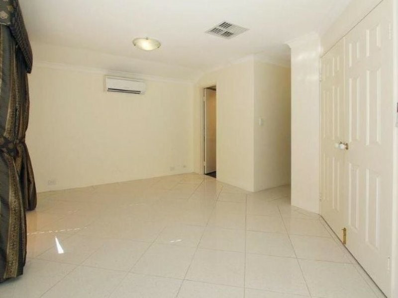 25 Meranda Lane, Success WA 6164