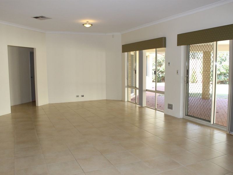 16 Quenda Drive, Canning Vale WA 6155