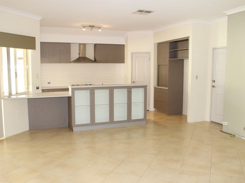 16 Quenda Drive, Canning Vale WA 6155