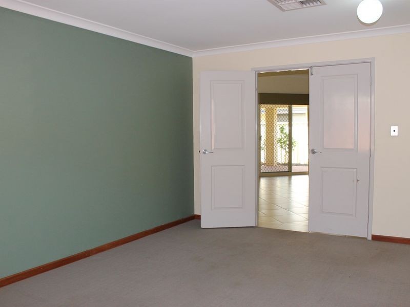 16 Quenda Drive, Canning Vale WA 6155