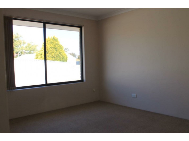 8 Ellery Court, Success WA 6164