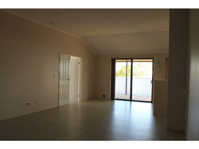 8 Ellery Court, Success WA 6164