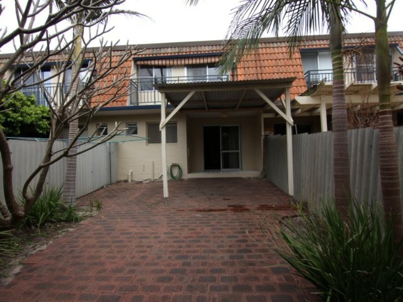 8/19 Freesia Way, Willetton WA 6155