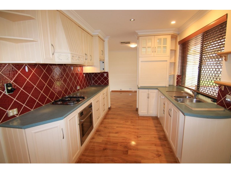 6 Robbins Place, Shelley WA 6148