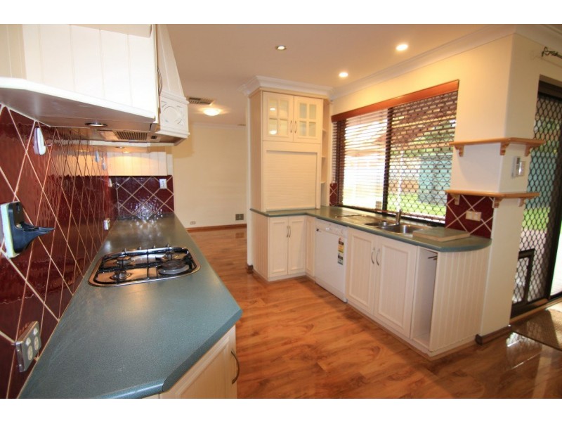 6 Robbins Place, Shelley WA 6148