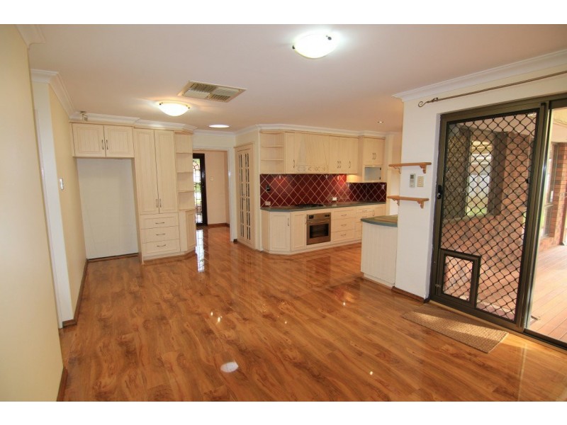 6 Robbins Place, Shelley WA 6148