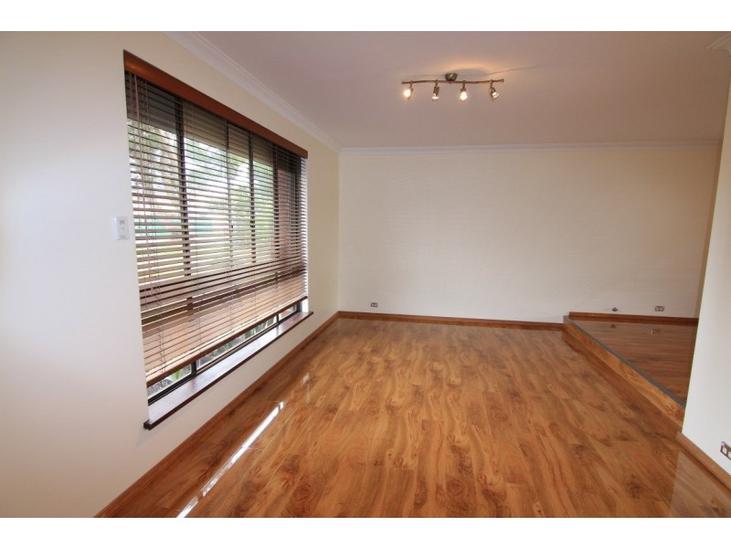 6 Robbins Place, Shelley WA 6148