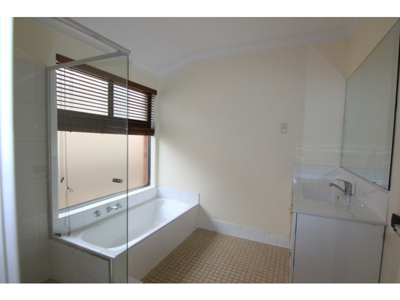 6 Robbins Place, Shelley WA 6148