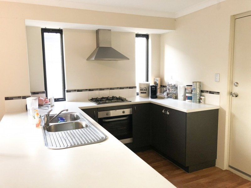 6 Passendale Crescent, Piara Waters WA 6112