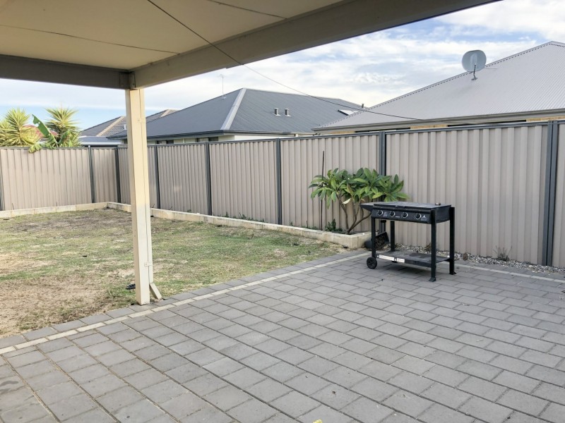 6 Passendale Crescent, Piara Waters WA 6112