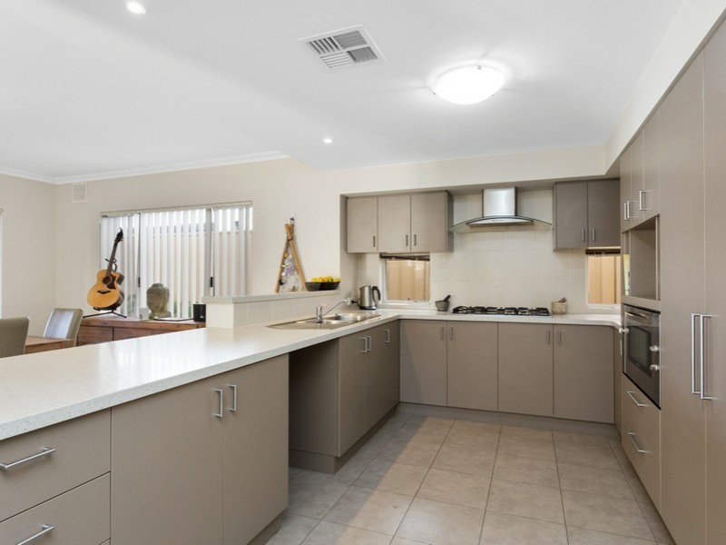 15 Shrike Lane, Beeliar WA 6164
