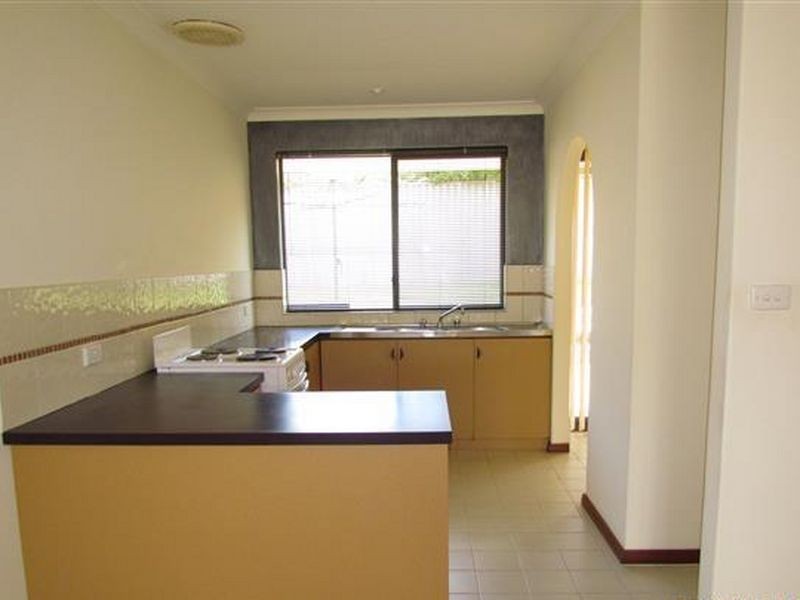 2/9 Eleanor Street, Como WA 6152