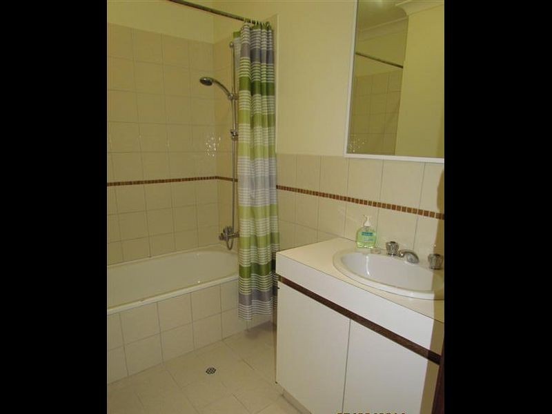 2/9 Eleanor Street, Como WA 6152