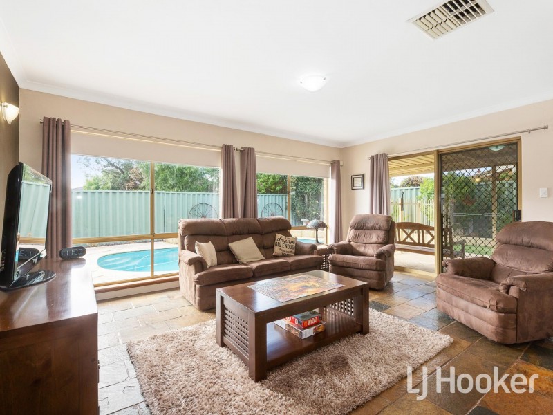 10 Bluebell Way, Bibra Lake WA 6163