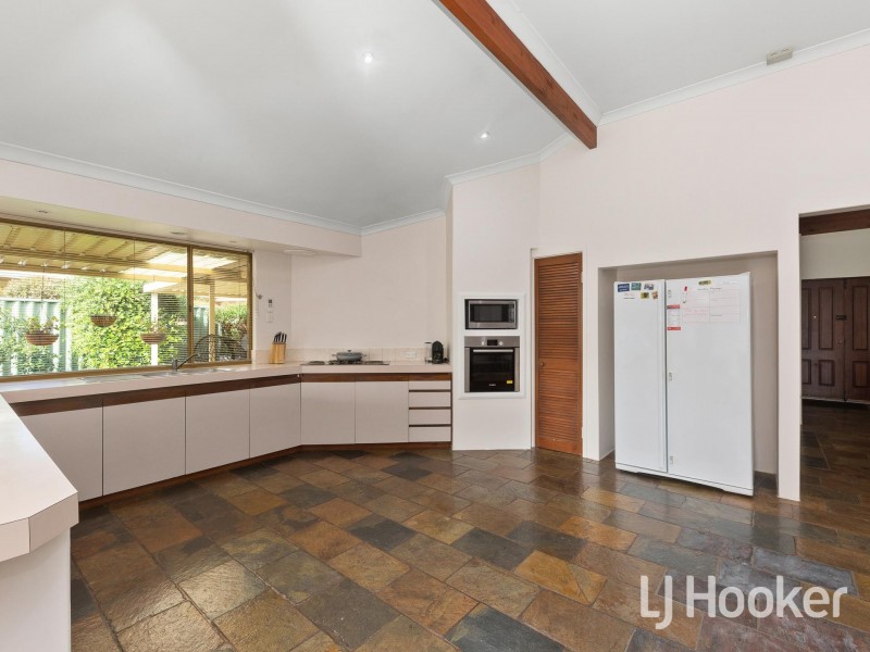 10 Bluebell Way, Bibra Lake WA 6163