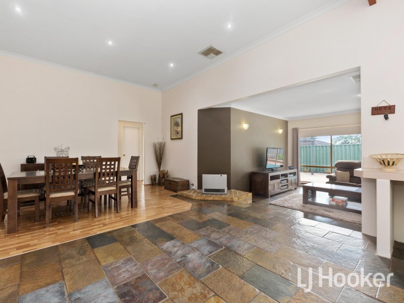 10 Bluebell Way, Bibra Lake WA 6163