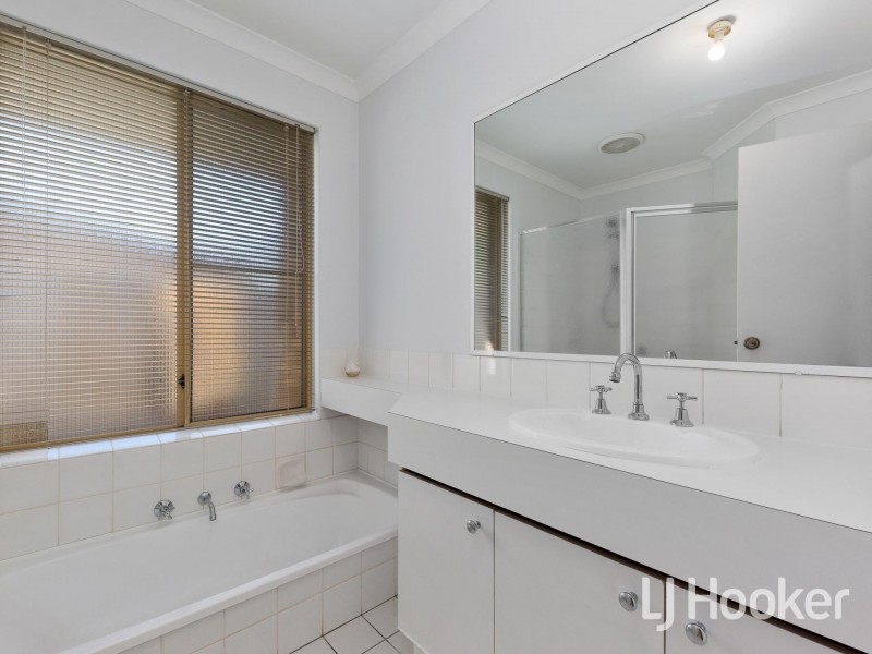 10 Bluebell Way, Bibra Lake WA 6163