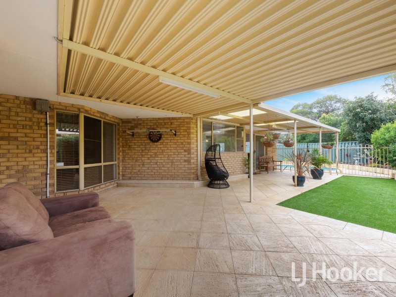 10 Bluebell Way, Bibra Lake WA 6163