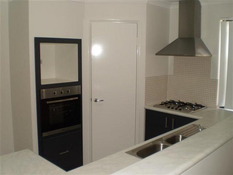 4/33 Banyard  Avenue, Kelmscott WA 6111