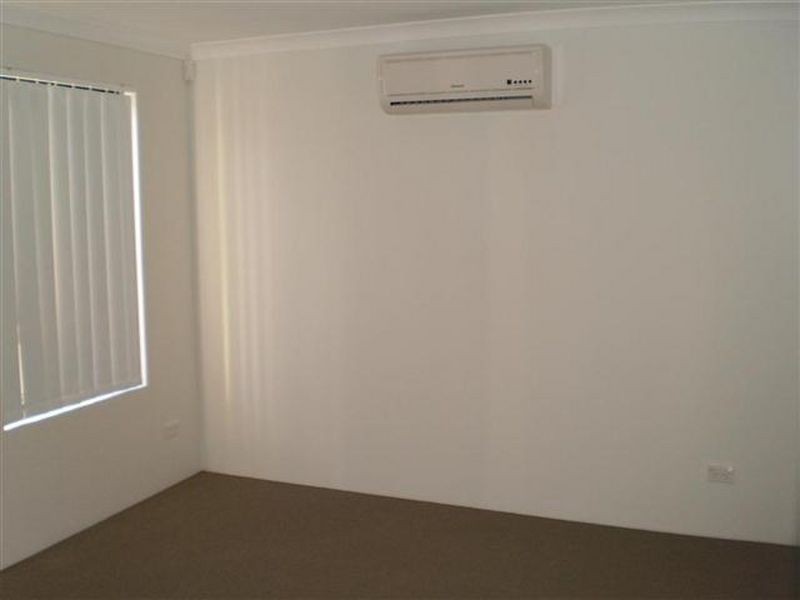 4/33 Banyard  Avenue, Kelmscott WA 6111