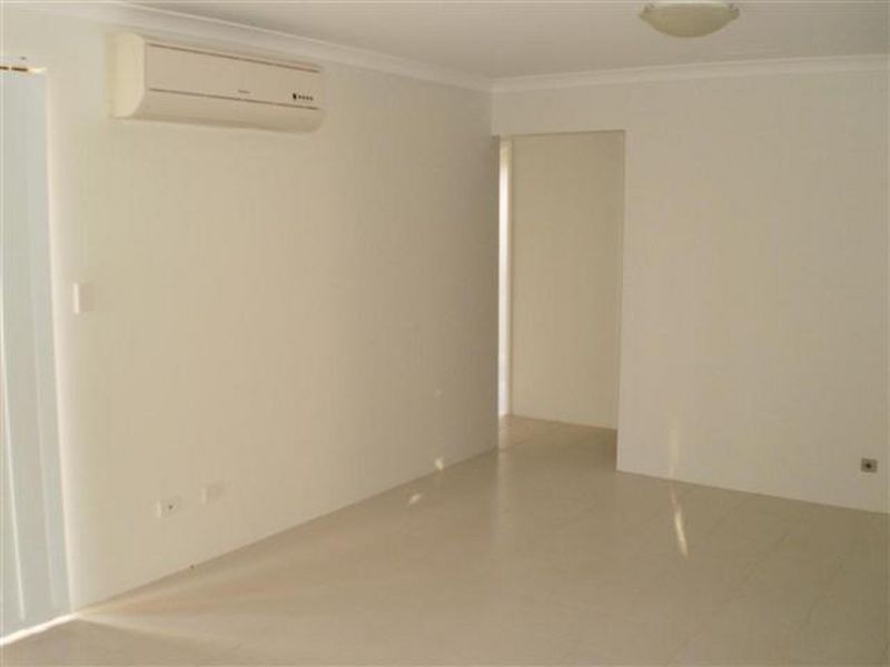 4/33 Banyard  Avenue, Kelmscott WA 6111