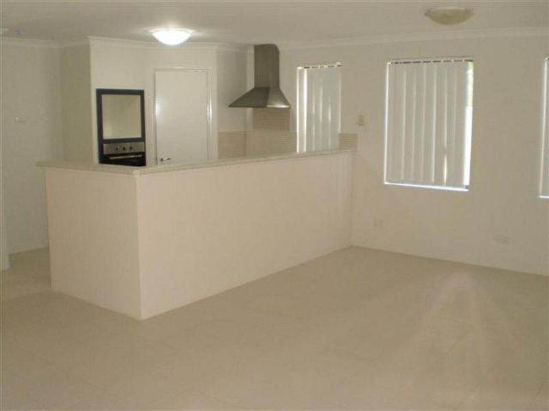 4/33 Banyard  Avenue, Kelmscott WA 6111