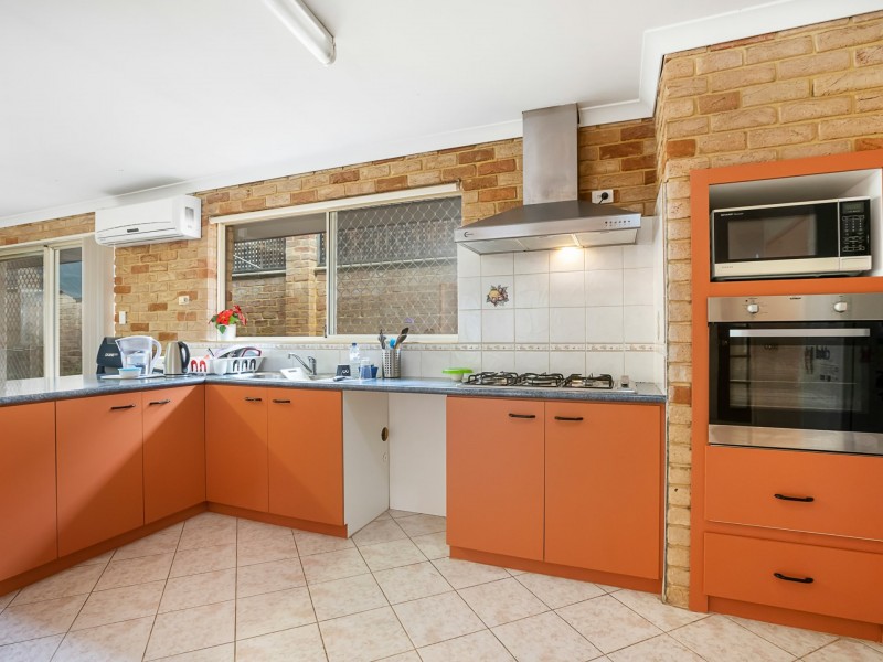 61 Central Avenue, Rossmoyne WA 6148