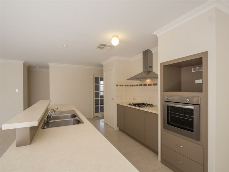 2 Wisely Court, Aubin Grove WA 6164