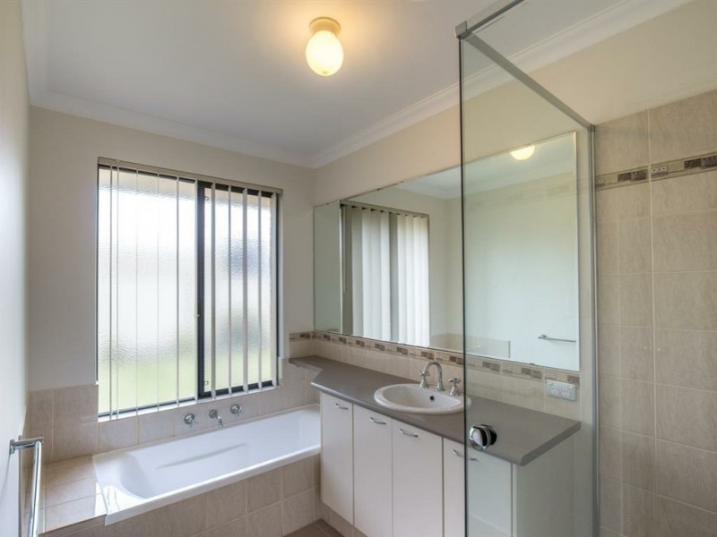 2 Wisely Court, Aubin Grove WA 6164