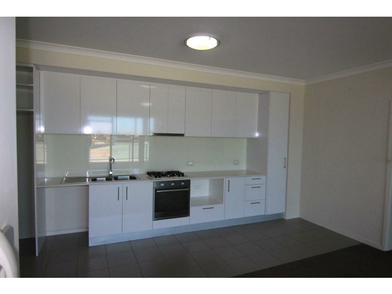 401/25 Malata Crescent, Success WA 6164