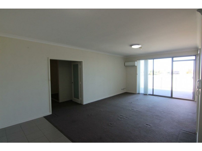 401/25 Malata Crescent, Success WA 6164